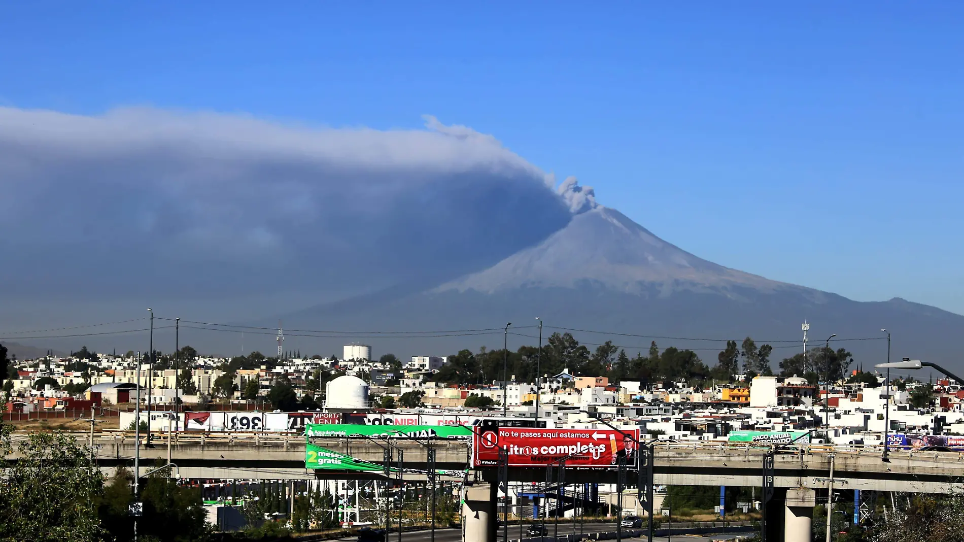 Volcán Popocatépetl amanece activo